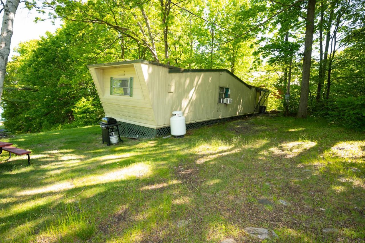 Fair Wind Motel And Cottages Клейтон Экстерьер фото
